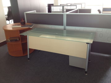 家具廠展廳換季清倉 辦公臺、文員臺、會議臺、書柜半價拋售，需自提